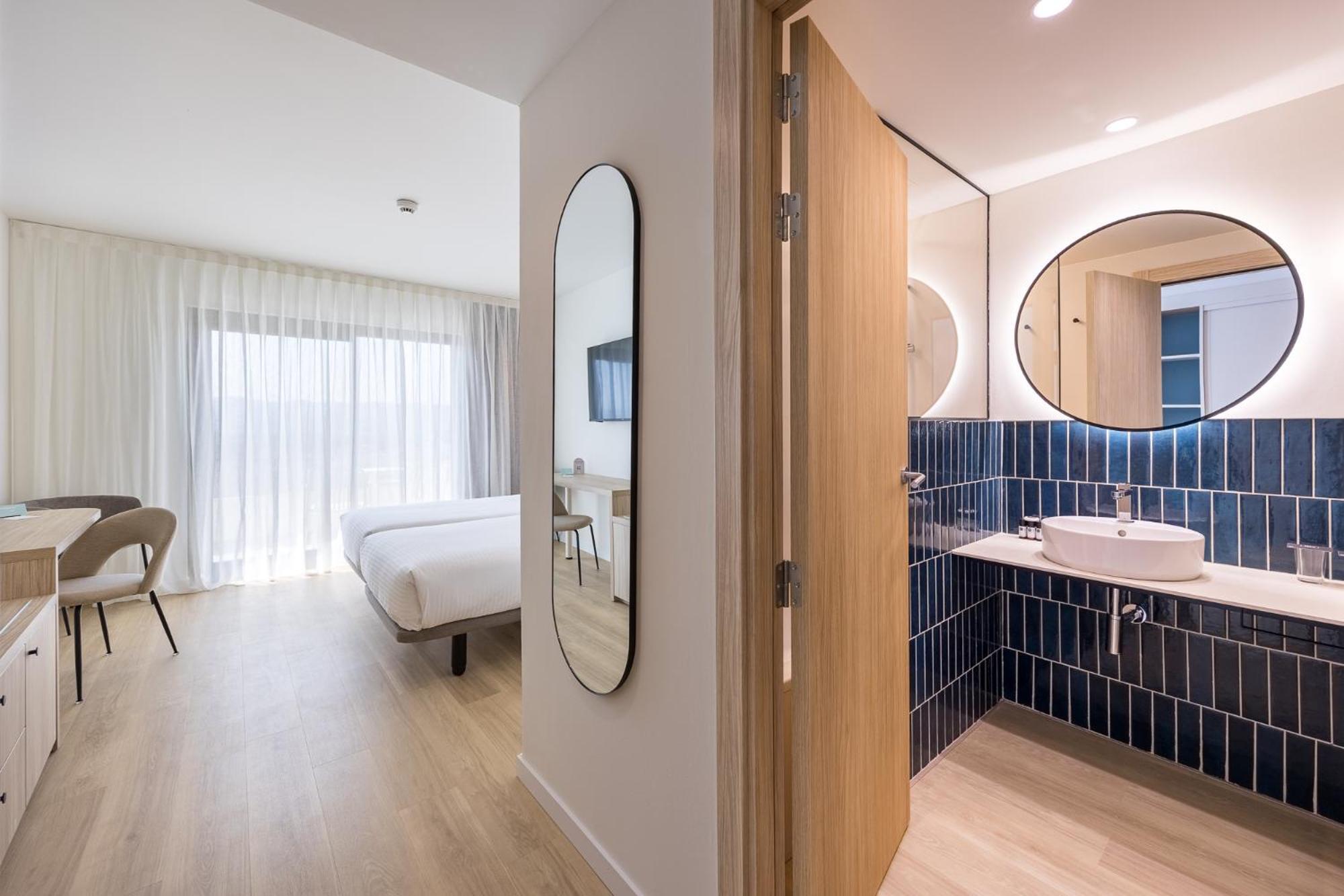 Triple Room,1693276923:JPEG